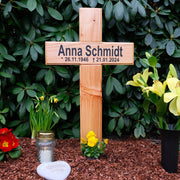 Grabkreuz aus Holz mit Namen (eckig) - kreuzkreativ