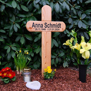 Grabkreuz aus Holz mit Namen (rund) - kreuzkreativ