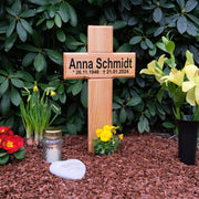 Kleines Grabkreuz aus Holz mit Namen (eckig) - kreuzkreativ